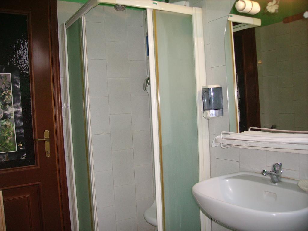 Star One Hotel Milan Room photo